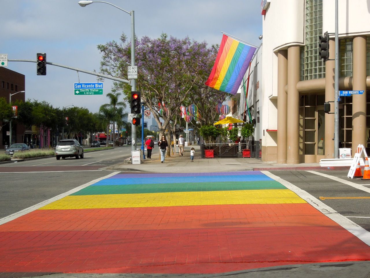 west hollywood gay bars and clubs
